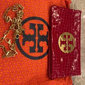 Red patent Tory Burch clutch/gold chain shoulder